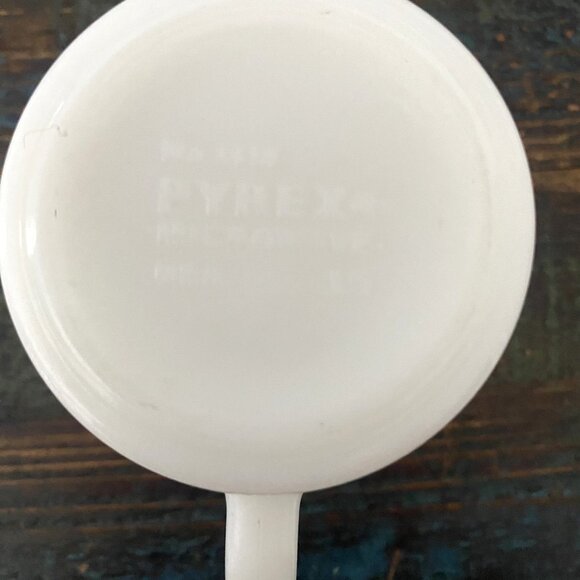 Set of 4 Vintage Pyrex Coffee Mugs - Picture 4 of 5